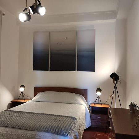 Apartment By The Beach! With Large Balcony! São Martinho do Porto Zewnętrze zdjęcie