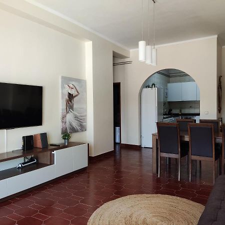 Apartment By The Beach! With Large Balcony! São Martinho do Porto Zewnętrze zdjęcie