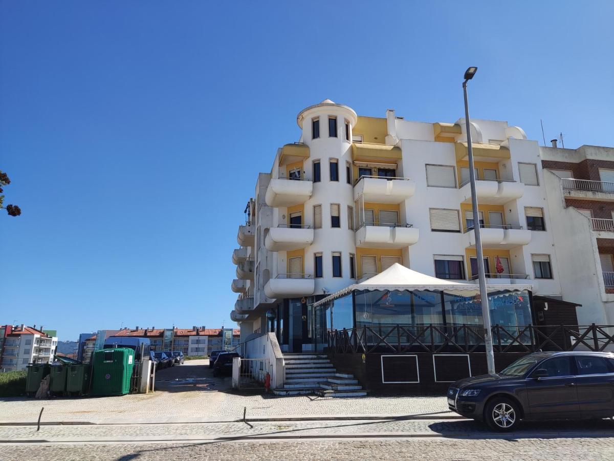 Apartment By The Beach! With Large Balcony! São Martinho do Porto Zewnętrze zdjęcie