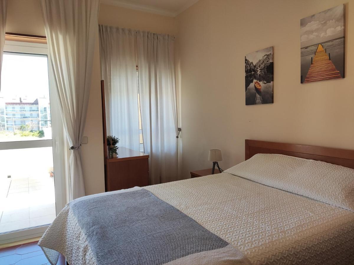 Apartment By The Beach! With Large Balcony! São Martinho do Porto Zewnętrze zdjęcie