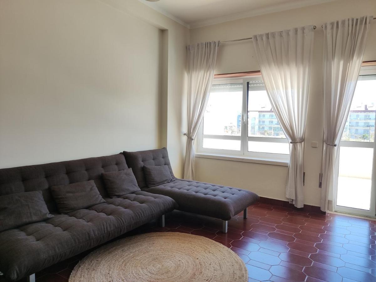 Apartment By The Beach! With Large Balcony! São Martinho do Porto Zewnętrze zdjęcie